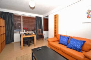 Olohuone ja eteinen | Helsinginkatu 19, Kallio, Helsinki